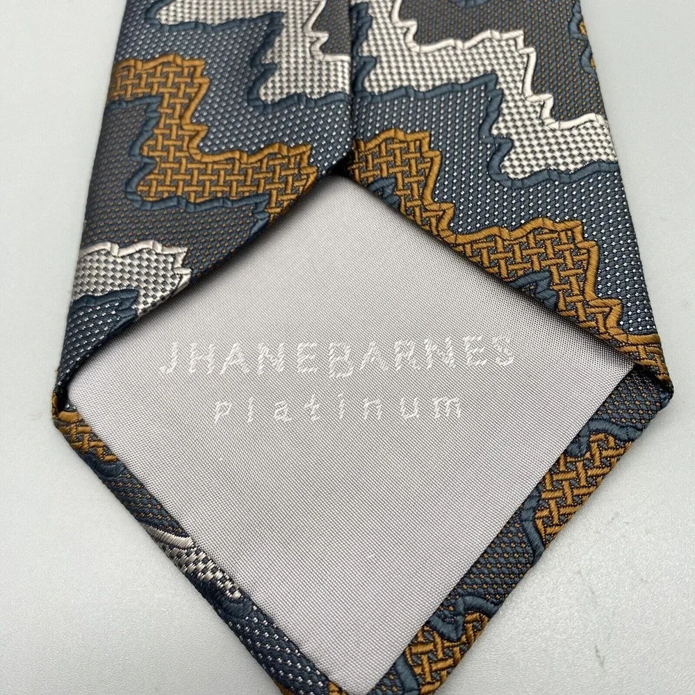 Jhane Barnes Platinum Jacquard All Silk Necktie Dark &Light Gray And Brown 59